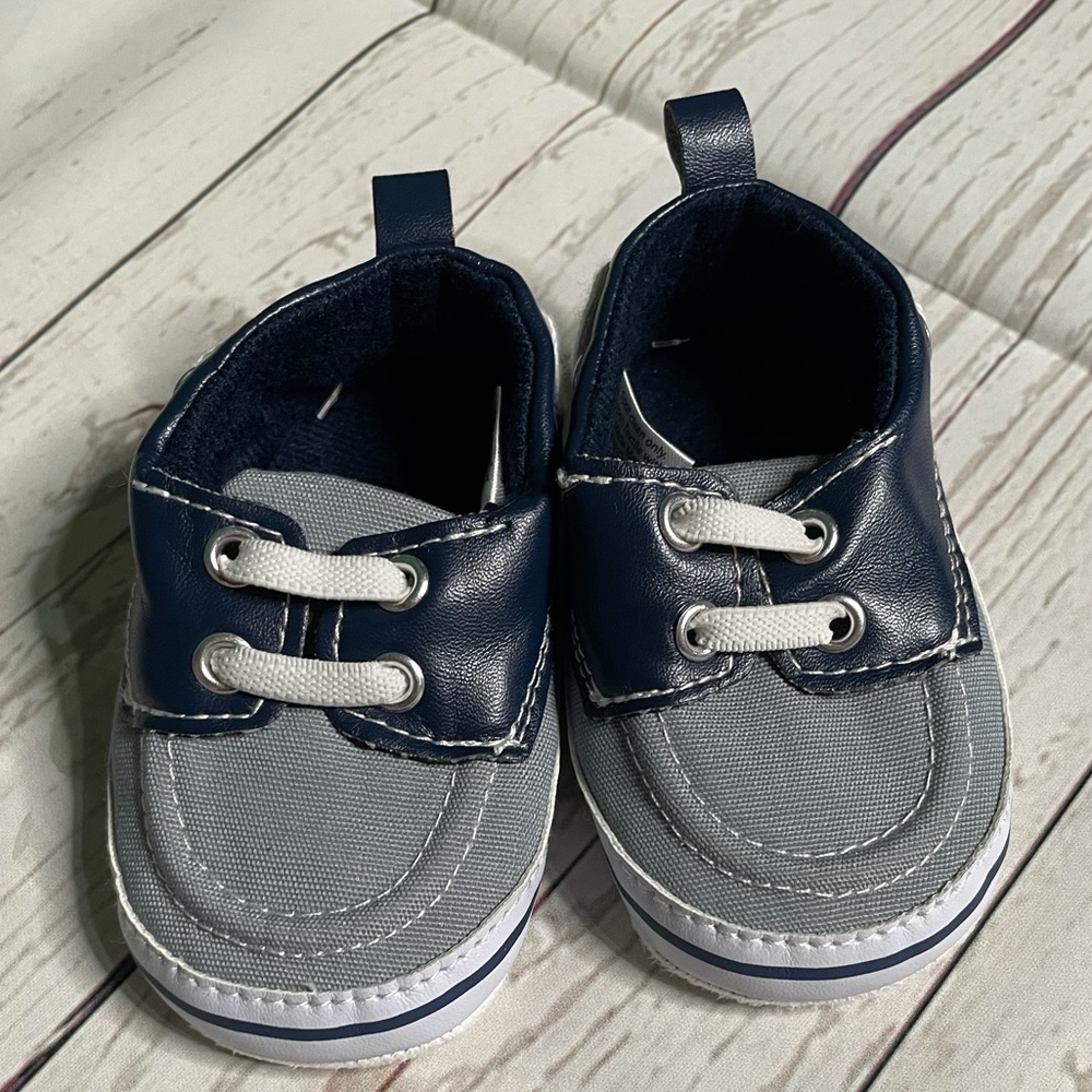 Infant Hudson Baby boat style crib shoe size 6-12 months